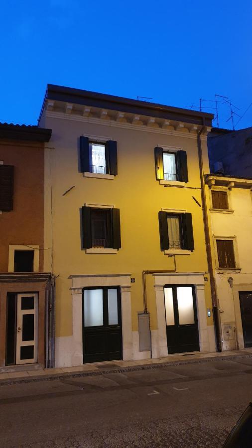 Dimora Rosso San Zeno - Wifi Veloce E Adatto Per Famiglie Verona Dış mekan fotoğraf
